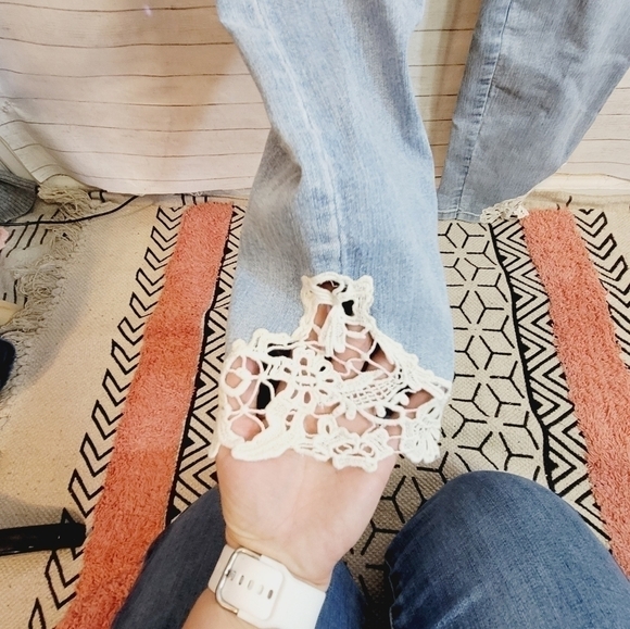 NYDJ CROCHET LACE HEM ANKLE JEANS, SZ 4 - Picture 4 of 16